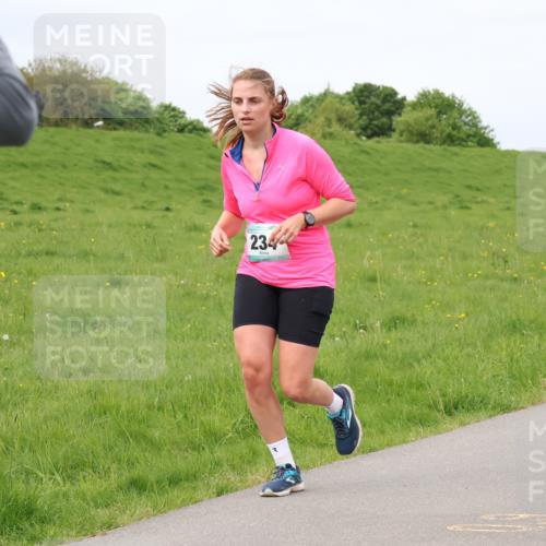 04.05.2025 - 8. Wedeler Halbmarathon Lena Gebhardt http://msf.ph/oto/7841603 04.05.2025 11:57:24 Laufen 234 meine-sportfotos.de