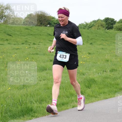 04.05.2025 - 8. Wedeler Halbmarathon Lena Gebhardt http://msf.ph/oto/7841728 04.05.2025 11:58:41 Laufen 433, 78 meine-sportfotos.de