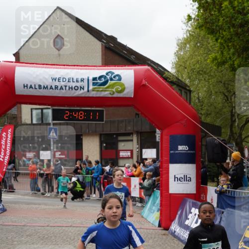 04.05.2025 - 8. Wedeler Halbmarathon Felixshl http://msf.ph/oto/7841731 04.05.2025 12:48:08 Ziel 899, 906, 941, 1072, 1136 meine-sportfotos.de