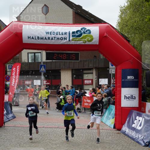 04.05.2025 - 8. Wedeler Halbmarathon Felixshl http://msf.ph/oto/7841837 04.05.2025 12:48:13 Ziel 542, 600, 899, 1072, 1191, 1192 meine-sportfotos.de