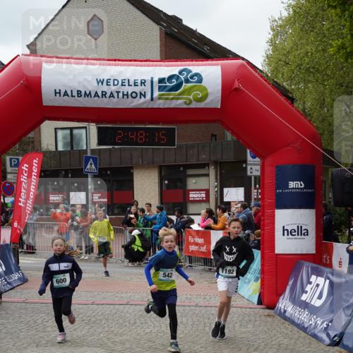 04.05.2025 - 8. Wedeler Halbmarathon Felixshl http://msf.ph/oto/7841846 04.05.2025 12:48:13 Ziel 542, 600, 899, 1072, 1191, 1192 meine-sportfotos.de