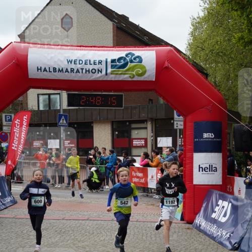 04.05.2025 - 8. Wedeler Halbmarathon Felixshl http://msf.ph/oto/7841854 04.05.2025 12:48:13 Ziel 542, 600, 899, 1072, 1191, 1192 meine-sportfotos.de