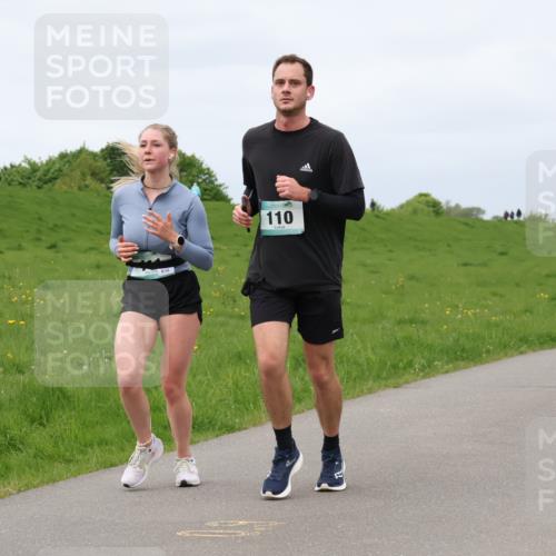 04.05.2025 - 8. Wedeler Halbmarathon Lena Gebhardt http://msf.ph/oto/7841936 04.05.2025 12:01:04 Laufen 62, 110 meine-sportfotos.de