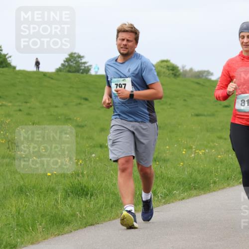 04.05.2025 - 8. Wedeler Halbmarathon Lena Gebhardt http://msf.ph/oto/7841986 04.05.2025 12:01:28 Laufen 707, 819 meine-sportfotos.de