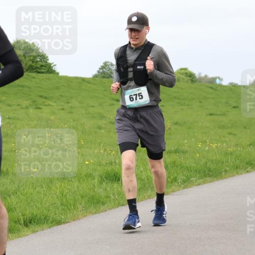 04.05.2025 - 8. Wedeler Halbmarathon Lena Gebhardt http://msf.ph/oto/7842027 04.05.2025 12:02:12 Laufen 641, 675 meine-sportfotos.de