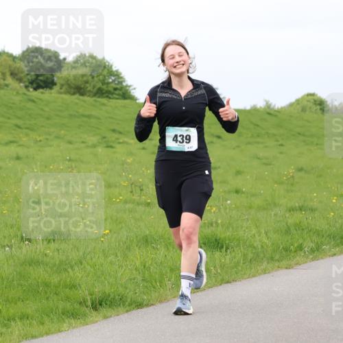 04.05.2025 - 8. Wedeler Halbmarathon Lena Gebhardt http://msf.ph/oto/7842066 04.05.2025 12:03:07 Laufen 439, 67 meine-sportfotos.de