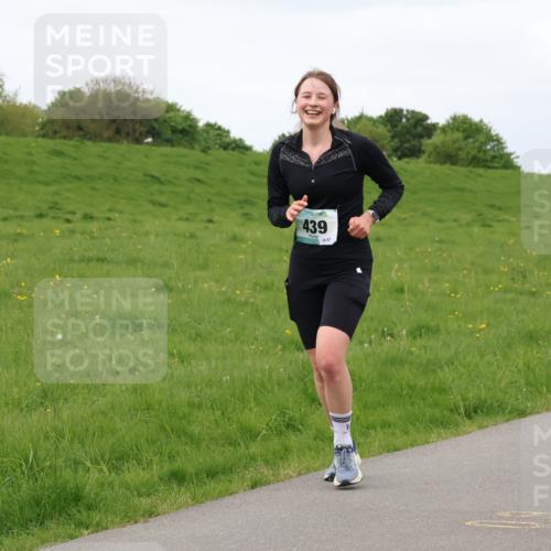 04.05.2025 - 8. Wedeler Halbmarathon Lena Gebhardt http://msf.ph/oto/7842073 04.05.2025 12:03:09 Laufen 439, 67 meine-sportfotos.de