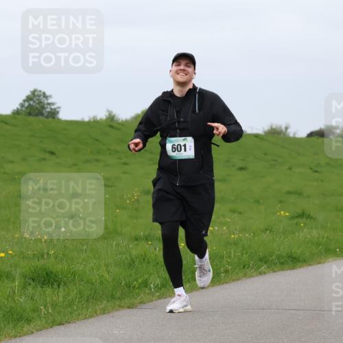 04.05.2025 - 8. Wedeler Halbmarathon Lena Gebhardt http://msf.ph/oto/7842081 04.05.2025 12:03:18 Laufen 601 meine-sportfotos.de
