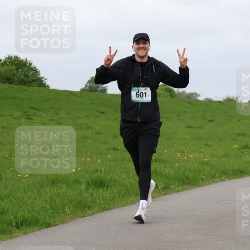 04.05.2025 - 8. Wedeler Halbmarathon Lena Gebhardt http://msf.ph/oto/7842088 04.05.2025 12:03:19 Laufen 601 meine-sportfotos.de
