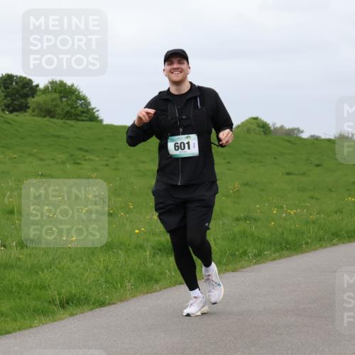 04.05.2025 - 8. Wedeler Halbmarathon Lena Gebhardt http://msf.ph/oto/7842090 04.05.2025 12:03:20 Laufen 601 meine-sportfotos.de