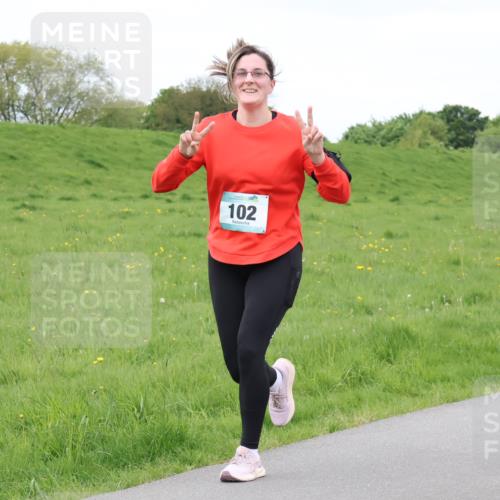 04.05.2025 - 8. Wedeler Halbmarathon Lena Gebhardt http://msf.ph/oto/7842098 04.05.2025 12:03:30 Laufen 102 meine-sportfotos.de