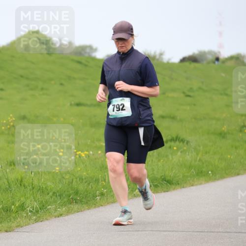 04.05.2025 - 8. Wedeler Halbmarathon Lena Gebhardt http://msf.ph/oto/7842193 04.05.2025 12:05:14 Laufen 792 meine-sportfotos.de