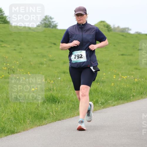 04.05.2025 - 8. Wedeler Halbmarathon Lena Gebhardt http://msf.ph/oto/7842198 04.05.2025 12:05:16 Laufen 792 meine-sportfotos.de