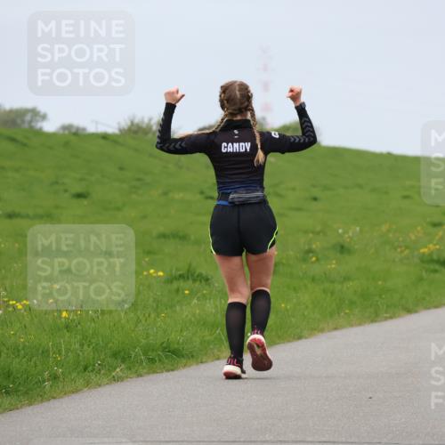 04.05.2025 - 8. Wedeler Halbmarathon Lena Gebhardt http://msf.ph/oto/7842206 04.05.2025 12:05:18 Laufen  meine-sportfotos.de