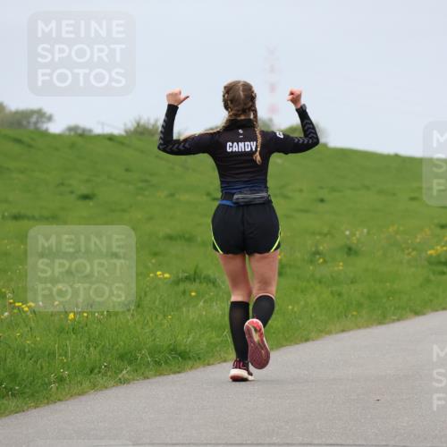 04.05.2025 - 8. Wedeler Halbmarathon Lena Gebhardt http://msf.ph/oto/7842209 04.05.2025 12:05:19 Laufen  meine-sportfotos.de