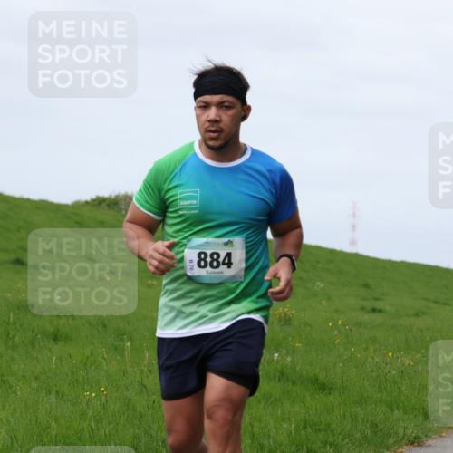 04.05.2025 - 8. Wedeler Halbmarathon Yannick Fuchs http://msf.ph/oto/7842216 04.05.2025 11:50:18 Laufen 884, 70 meine-sportfotos.de