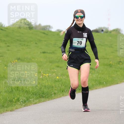 04.05.2025 - 8. Wedeler Halbmarathon Lena Gebhardt http://msf.ph/oto/7842223 04.05.2025 12:05:21 Laufen 70, 16 meine-sportfotos.de