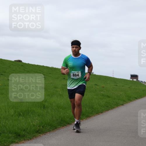 04.05.2025 - 8. Wedeler Halbmarathon Yannick Fuchs http://msf.ph/oto/7842233 04.05.2025 11:50:19 Laufen 884 meine-sportfotos.de