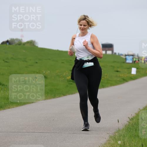 04.05.2025 - 8. Wedeler Halbmarathon Lena Gebhardt http://msf.ph/oto/7842235 04.05.2025 12:05:32 Laufen  meine-sportfotos.de