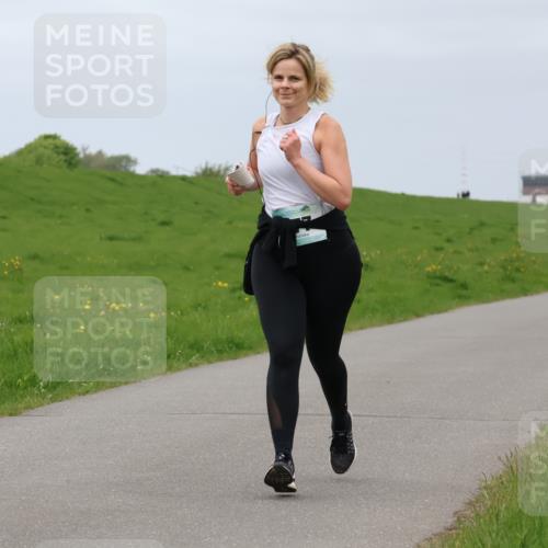 04.05.2025 - 8. Wedeler Halbmarathon Lena Gebhardt http://msf.ph/oto/7842241 04.05.2025 12:05:34 Laufen  meine-sportfotos.de