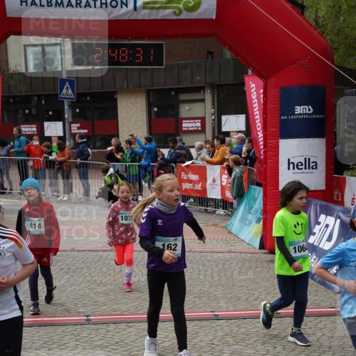 04.05.2025 - 8. Wedeler Halbmarathon Felixshl http://msf.ph/oto/7842244 04.05.2025 12:48:28 Ziel 162, 257, 614, 990, 1064, 1079, 1178 meine-sportfotos.de