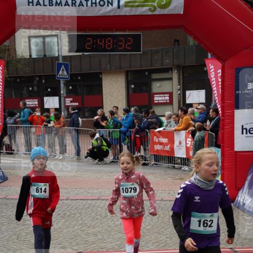 04.05.2025 - 8. Wedeler Halbmarathon Felixshl http://msf.ph/oto/7842256 04.05.2025 12:48:29 Ziel 162, 257, 614, 990, 1064, 1079, 1178 meine-sportfotos.de
