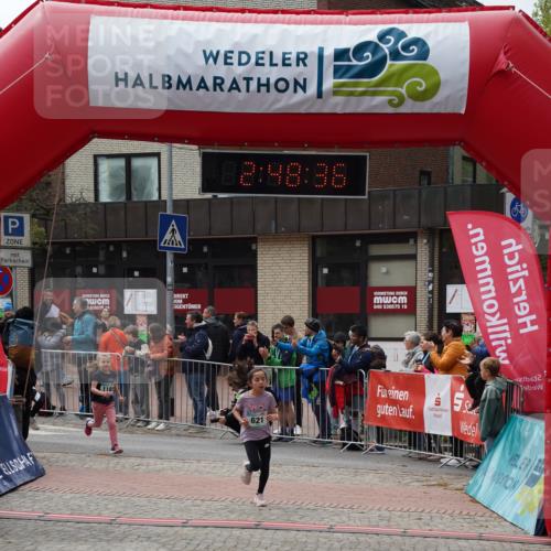 04.05.2025 - 8. Wedeler Halbmarathon Felixshl http://msf.ph/oto/7842272 04.05.2025 12:48:34 Ziel 32, 621, 1079, 1185 meine-sportfotos.de