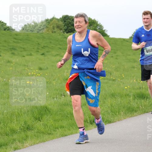 04.05.2025 - 8. Wedeler Halbmarathon Lena Gebhardt http://msf.ph/oto/7842274 04.05.2025 12:07:11 Laufen 658 meine-sportfotos.de