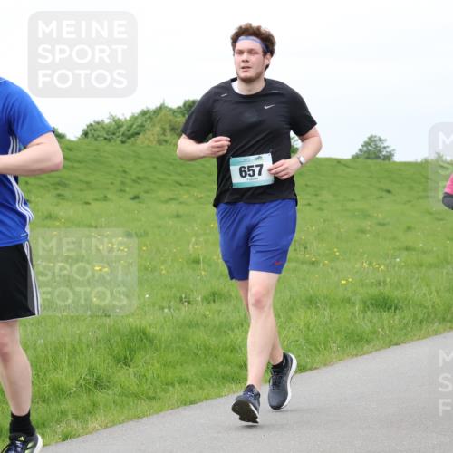 04.05.2025 - 8. Wedeler Halbmarathon Lena Gebhardt http://msf.ph/oto/7842280 04.05.2025 12:07:14 Laufen 658, 657, 571 meine-sportfotos.de