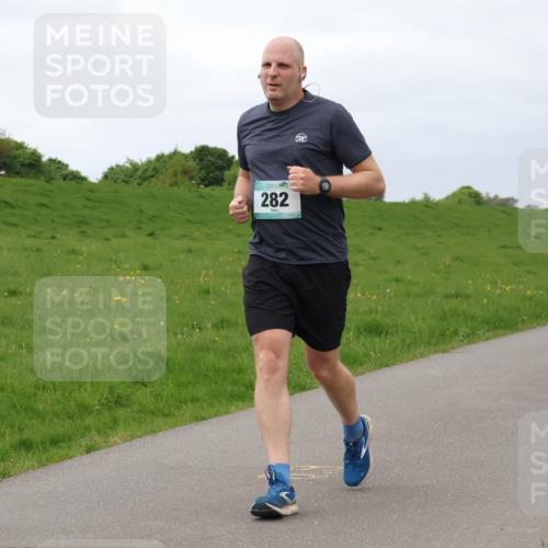 04.05.2025 - 8. Wedeler Halbmarathon Lena Gebhardt http://msf.ph/oto/7842303 04.05.2025 12:07:23 Laufen 282, 688, 686 meine-sportfotos.de