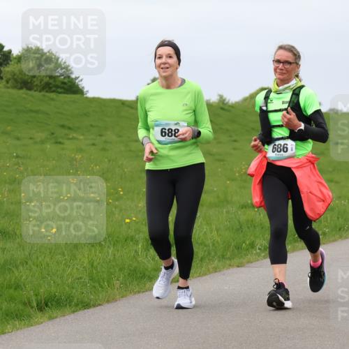 04.05.2025 - 8. Wedeler Halbmarathon Lena Gebhardt http://msf.ph/oto/7842312 04.05.2025 12:07:27 Laufen 688, 686 meine-sportfotos.de