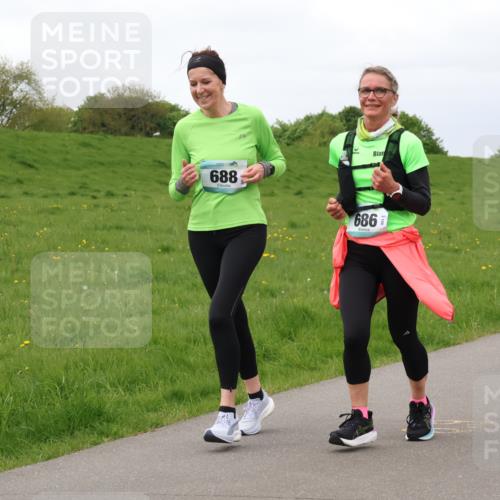 04.05.2025 - 8. Wedeler Halbmarathon Lena Gebhardt http://msf.ph/oto/7842319 04.05.2025 12:07:29 Laufen 688, 686 meine-sportfotos.de
