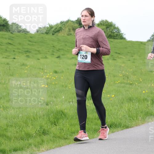 04.05.2025 - 8. Wedeler Halbmarathon Lena Gebhardt http://msf.ph/oto/7842328 04.05.2025 12:07:48 Laufen 120, 677 meine-sportfotos.de