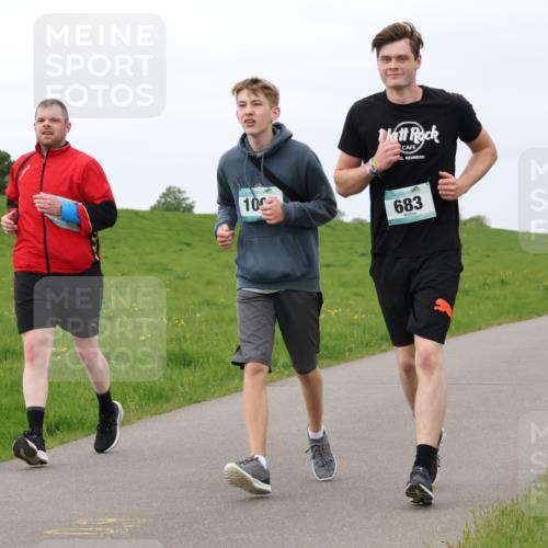 04.05.2025 - 8. Wedeler Halbmarathon Lena Gebhardt http://msf.ph/oto/7842353 04.05.2025 12:09:09 Laufen 10, 683 meine-sportfotos.de