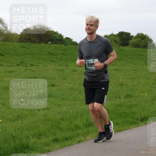 04.05.2025 - 8. Wedeler Halbmarathon Lena Gebhardt http://msf.ph/oto/7842381 04.05.2025 12:10:08 Laufen 595 meine-sportfotos.de
