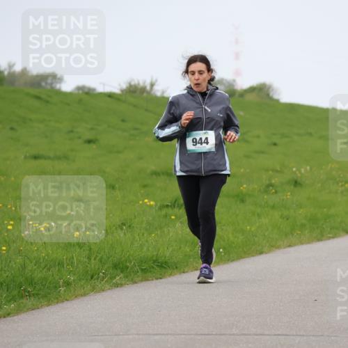04.05.2025 - 8. Wedeler Halbmarathon Lena Gebhardt http://msf.ph/oto/7842388 04.05.2025 12:11:37 Laufen 944 meine-sportfotos.de