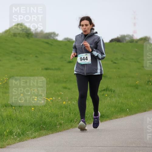 04.05.2025 - 8. Wedeler Halbmarathon Lena Gebhardt http://msf.ph/oto/7842389 04.05.2025 12:11:38 Laufen 944 meine-sportfotos.de