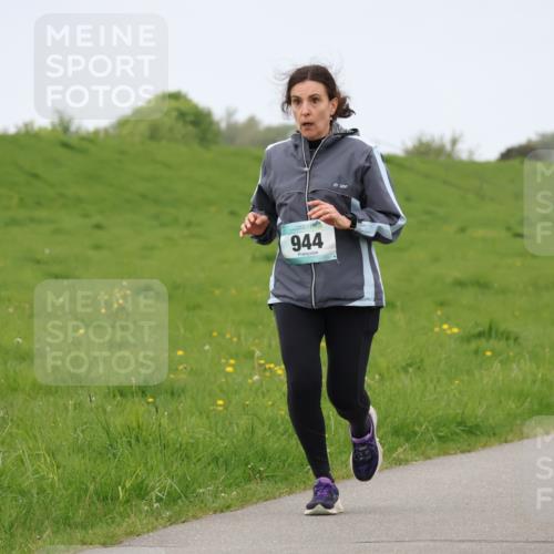 04.05.2025 - 8. Wedeler Halbmarathon Lena Gebhardt http://msf.ph/oto/7842391 04.05.2025 12:11:39 Laufen 944 meine-sportfotos.de