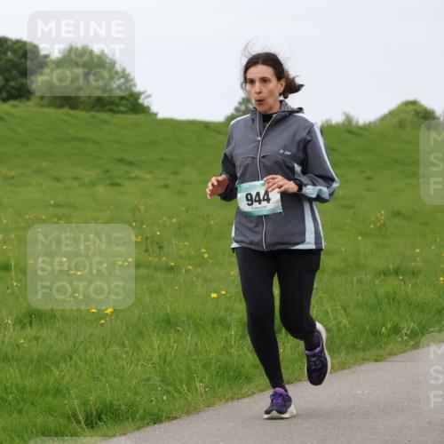 04.05.2025 - 8. Wedeler Halbmarathon Lena Gebhardt http://msf.ph/oto/7842393 04.05.2025 12:11:41 Laufen 944 meine-sportfotos.de