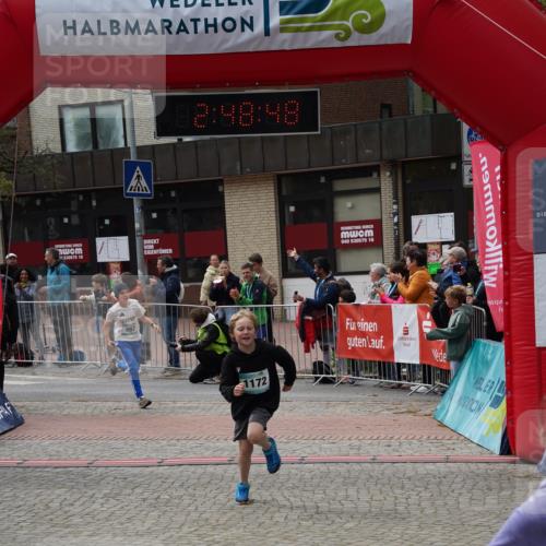 04.05.2025 - 8. Wedeler Halbmarathon Felixshl http://msf.ph/oto/7842406 04.05.2025 12:48:46 Ziel 857, 1172, 1182, 1190 meine-sportfotos.de