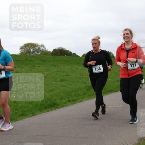 04.05.2025 - 8. Wedeler Halbmarathon Lena Gebhardt http://msf.ph/oto/7842420 04.05.2025 12:13:28 Laufen 385, 136, 137 meine-sportfotos.de