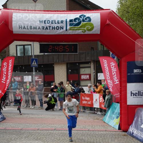 04.05.2025 - 8. Wedeler Halbmarathon Felixshl http://msf.ph/oto/7842447 04.05.2025 12:48:48 Ziel 42, 43, 857, 1061, 1172, 1190 meine-sportfotos.de
