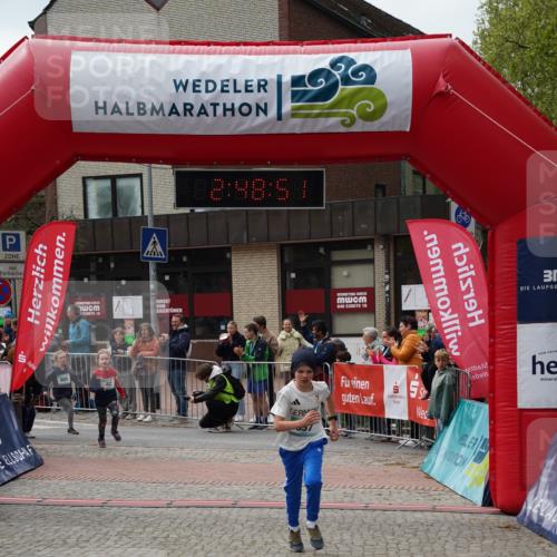 04.05.2025 - 8. Wedeler Halbmarathon Felixshl http://msf.ph/oto/7842451 04.05.2025 12:48:48 Ziel 42, 43, 857, 1061, 1172, 1190 meine-sportfotos.de