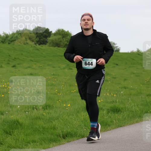 04.05.2025 - 8. Wedeler Halbmarathon Lena Gebhardt http://msf.ph/oto/7842467 04.05.2025 12:17:20 Laufen 644 meine-sportfotos.de