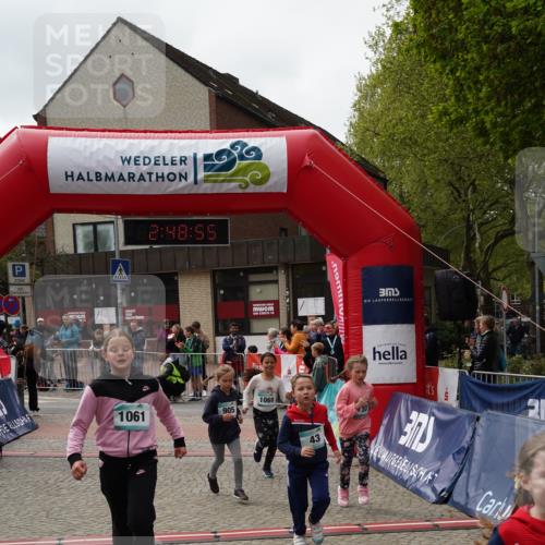 04.05.2025 - 8. Wedeler Halbmarathon Felixshl http://msf.ph/oto/7842496 04.05.2025 12:48:53 Ziel 42, 43, 857, 905, 1061, 1069, 1107 meine-sportfotos.de