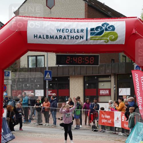 04.05.2025 - 8. Wedeler Halbmarathon Felixshl http://msf.ph/oto/7842521 04.05.2025 12:48:56 Ziel 42, 43, 544, 905, 956, 1061, 1069, 1107 meine-sportfotos.de