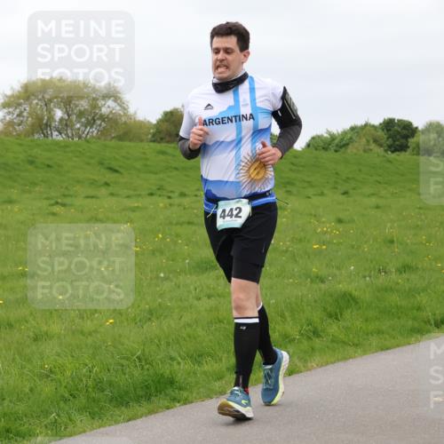 04.05.2025 - 8. Wedeler Halbmarathon Lena Gebhardt http://msf.ph/oto/7842526 04.05.2025 12:19:56 Laufen 442 meine-sportfotos.de