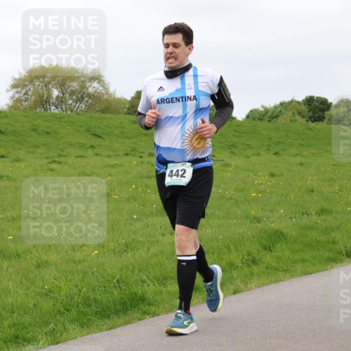 04.05.2025 - 8. Wedeler Halbmarathon Lena Gebhardt http://msf.ph/oto/7842527 04.05.2025 12:19:57 Laufen 442 meine-sportfotos.de