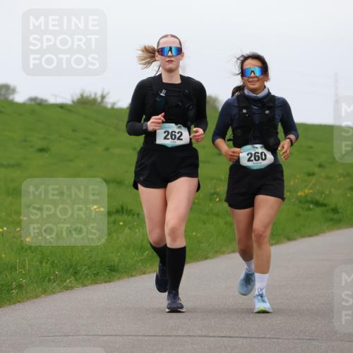 04.05.2025 - 8. Wedeler Halbmarathon Lena Gebhardt http://msf.ph/oto/7842528 04.05.2025 12:20:12 Laufen 262, 260 meine-sportfotos.de