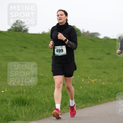 04.05.2025 - 8. Wedeler Halbmarathon Lena Gebhardt http://msf.ph/oto/7842567 04.05.2025 12:23:40 Laufen 499, 500 meine-sportfotos.de
